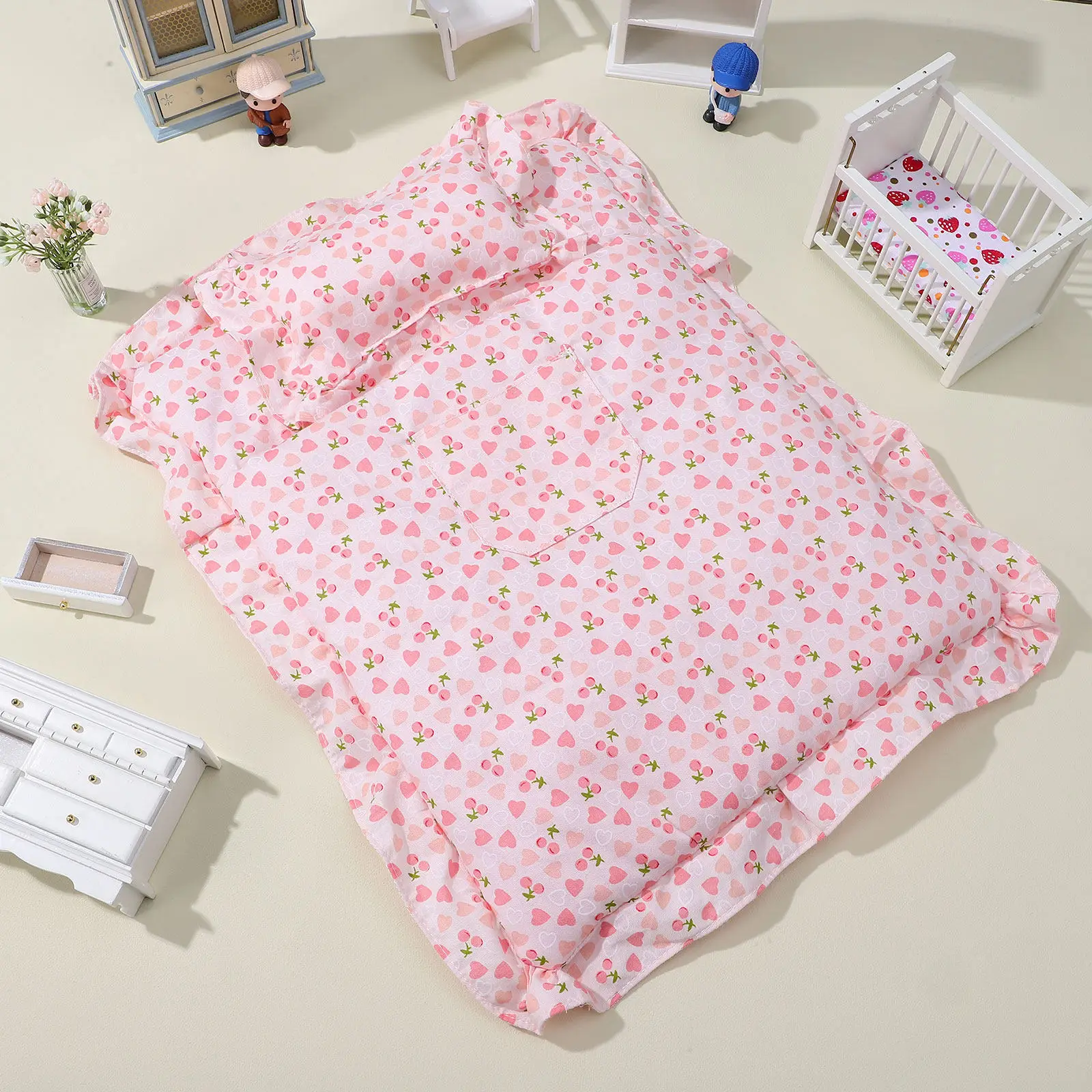 1Set Heart Pattern Strawberry Miniature Bedding Cute Sleeping Bag Dollhouse Bedroom Accessory Realistic Pink Bedding Kit