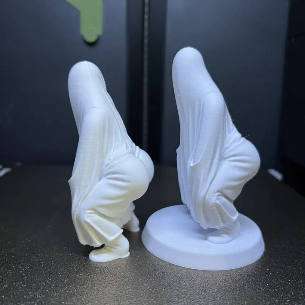 Tanzender Geister-Statuette mit ausgeprägtem Gesäß, 3D-gedruckte Geister-Statue mit tanzendem Gesäß, der Geister-Mörder liebt mollige Gesäßpartien und schreit vor Schreck, Halloween-Scherzartikel, eine gruselige Dekoration, geeignet für Spukhäuser oder als Tischdeko. Sobald Sie diese mit ausgeprägtem Gesäß auf Ihren Tisch stellen, werden Sie nicht mehr aufhören zu lachen. Humorvolle Halloween-Dekorationsartikel und Accessoires, das perfekte Halloween-Geschenk. – Detail 4