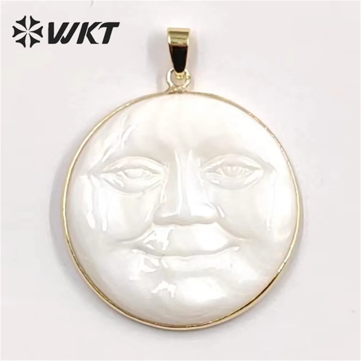 WT-JP334  WKT 2022 Natural White Shell Elegant-Faced Round Shape High-Quality Pendant Party Women Gift Beautiful Gold-Plate