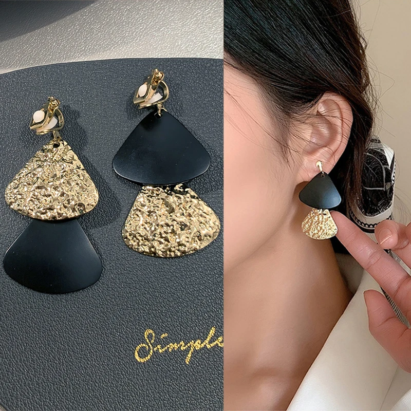Korean Fashion Ear Clip Women\'s Ear Hole Free Retro French Pearl Earrings Light Luxury Style Earrings Ear Cuffs Trend 2023