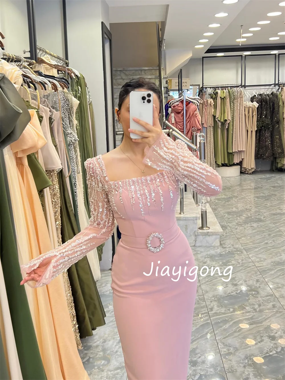 Abiti lunghi personalizzati in jersey classico con paillettes e fascia dritta con scollo quadrato Occasioni su misura Taglie Quinceanera disponibili