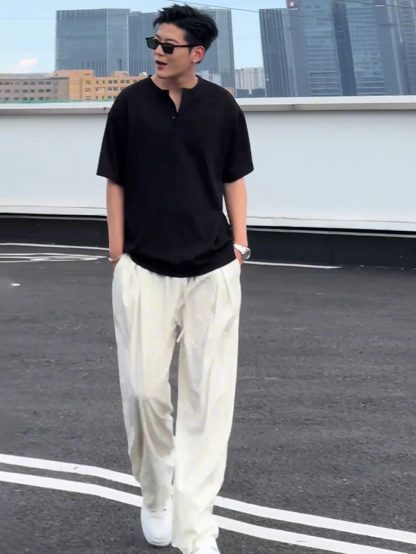 

Легкие мужские брюки из ледяного шелка прямого кроя, летние повседневные брюки свободного кроя в стиле High Street с складками и прямым низом