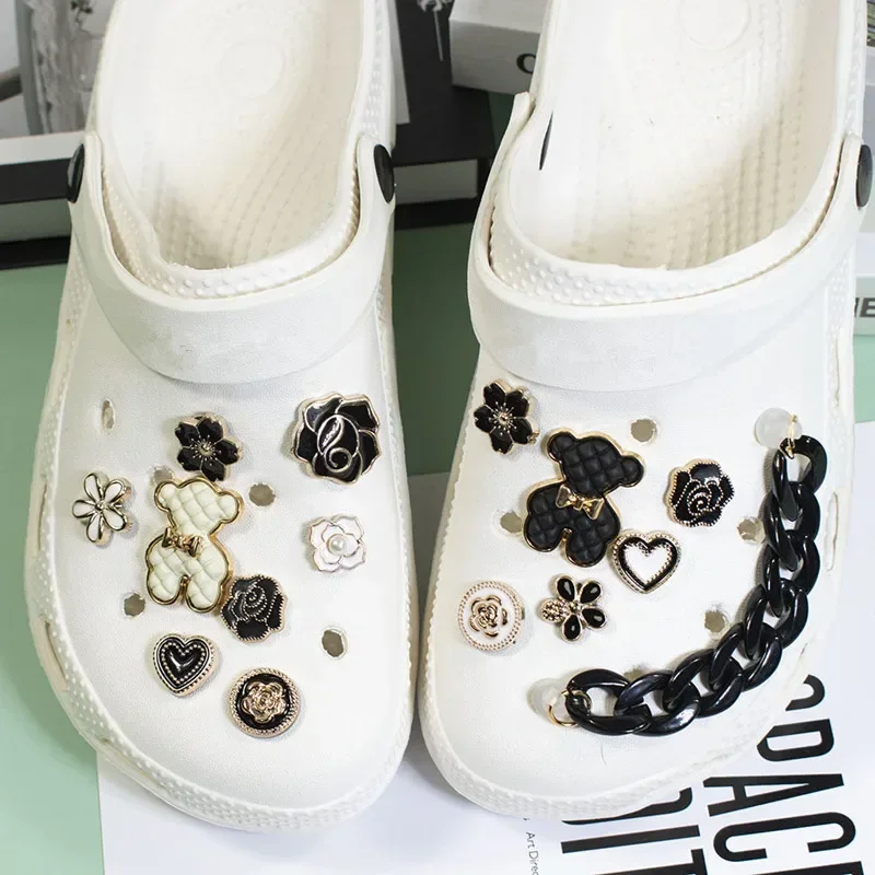 2024 New Shoe Charms Bears Designer fai da te Cute Candy Flowers accessori per la decorazione per zoccoli bambini ragazzi donne ragazze regali