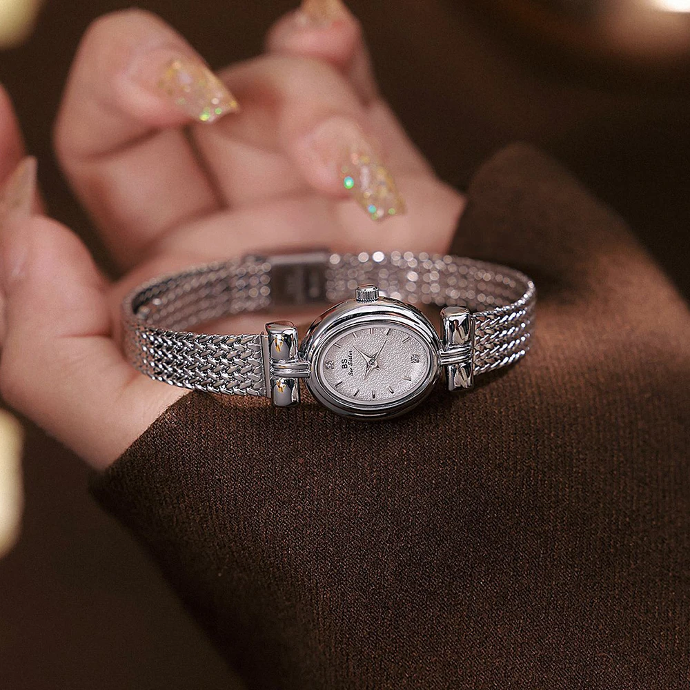 Jam Tangan Wanita Sederhana Mewah Ringan Baru Jam Tangan Wanita Temperamen Perhiasan Jam Tangan Kuarsa Wanita Klasik Modis 2025