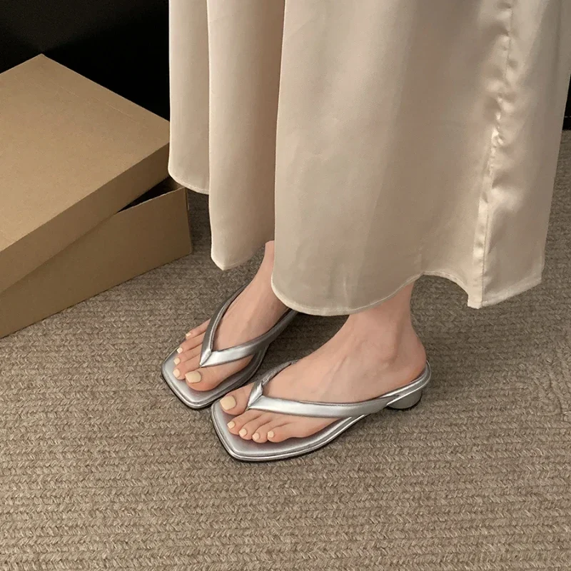 2024 Nieuwe Zomer Flip Flop Vrouwen Slipper Mode Comfort Clip Teen Hakken Vrouwen Glijbanen Dames Rome Strand Sandaal Schoenen