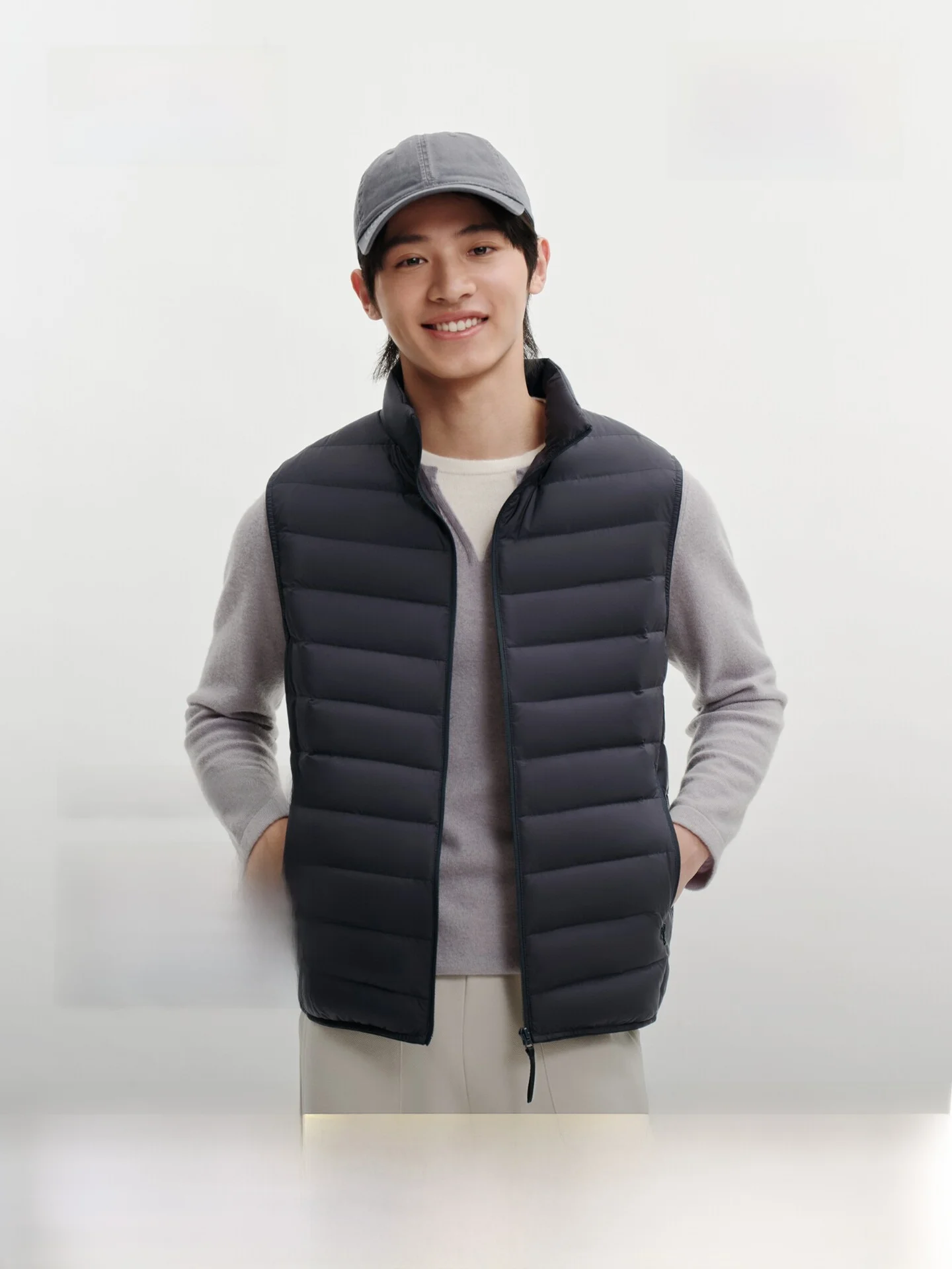 

Мужской легкий теплый пуховый жилет Bosideng 2026 весенней коллекции из полиэфирного волокна с воротником-стойкой