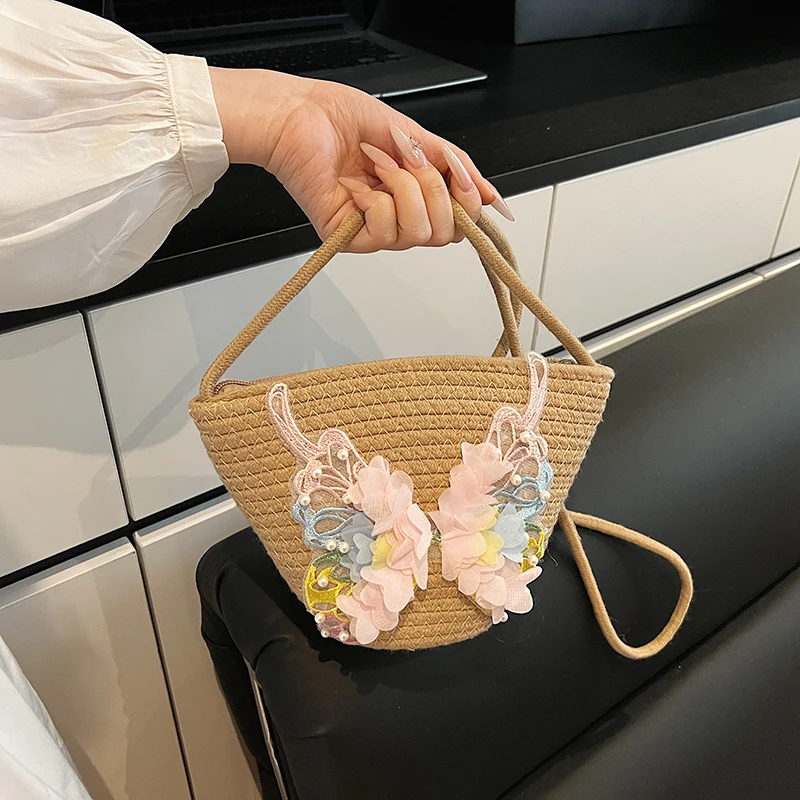 

Fashion Woven Crossbody Bag for Women, Bohemian Beach Shoulder Purse with 3D Floral, Girls Summer Casual Handbag, Trendy Clutch