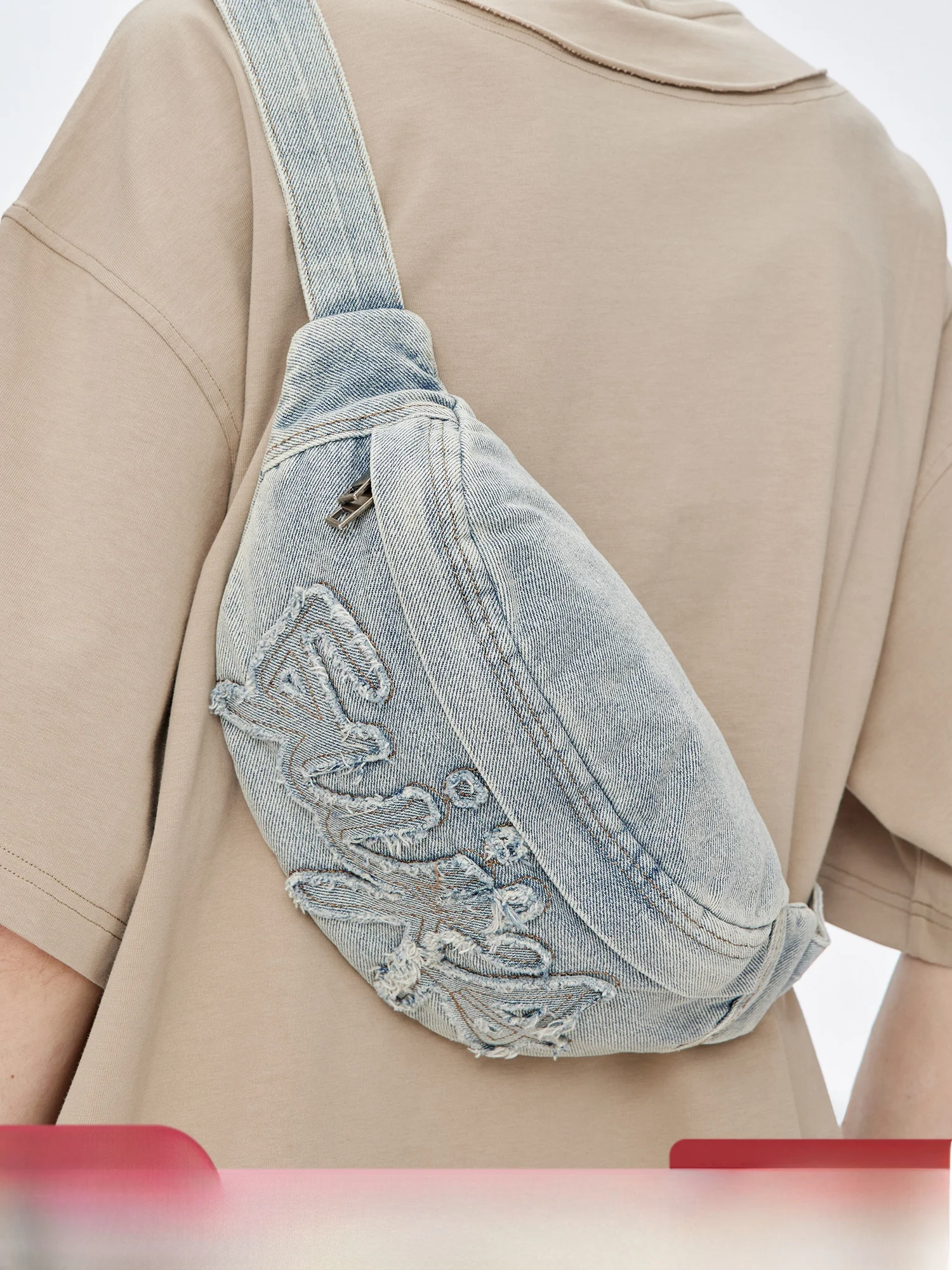 

Guuka Retro Distred Denim Crossbody Bag Men's Logo Embroidery Single oulder Satchel Women's Design Sensation Chest...