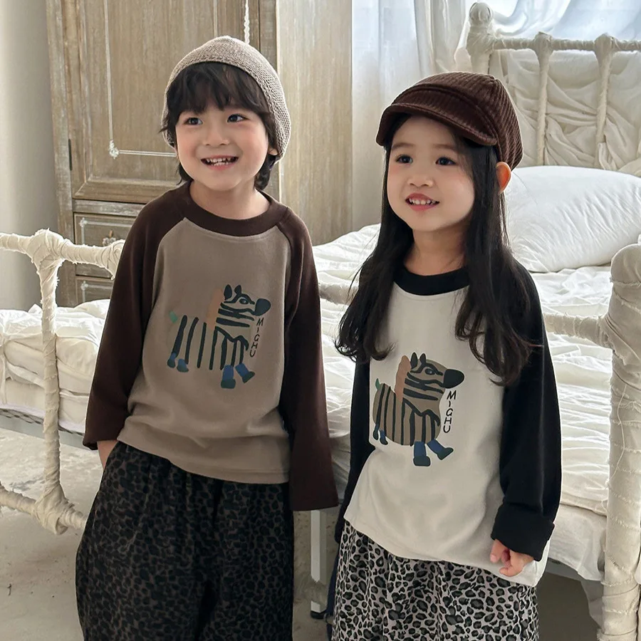 2025 الأطفال الخريف والشتاء جديد طويل الأكمام تي شيرت الفتيان والفتيات الكرتون الكتف كم قاع قميص