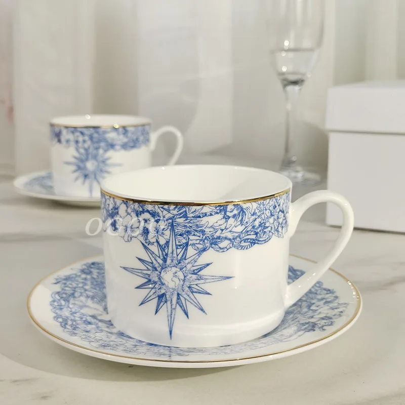 

Набор кофейных чашек и блюдец из костяного фарфора в европейском стиле, чашки для послеобеденного чая в подарочной упаковке, элегантная посуда для дома