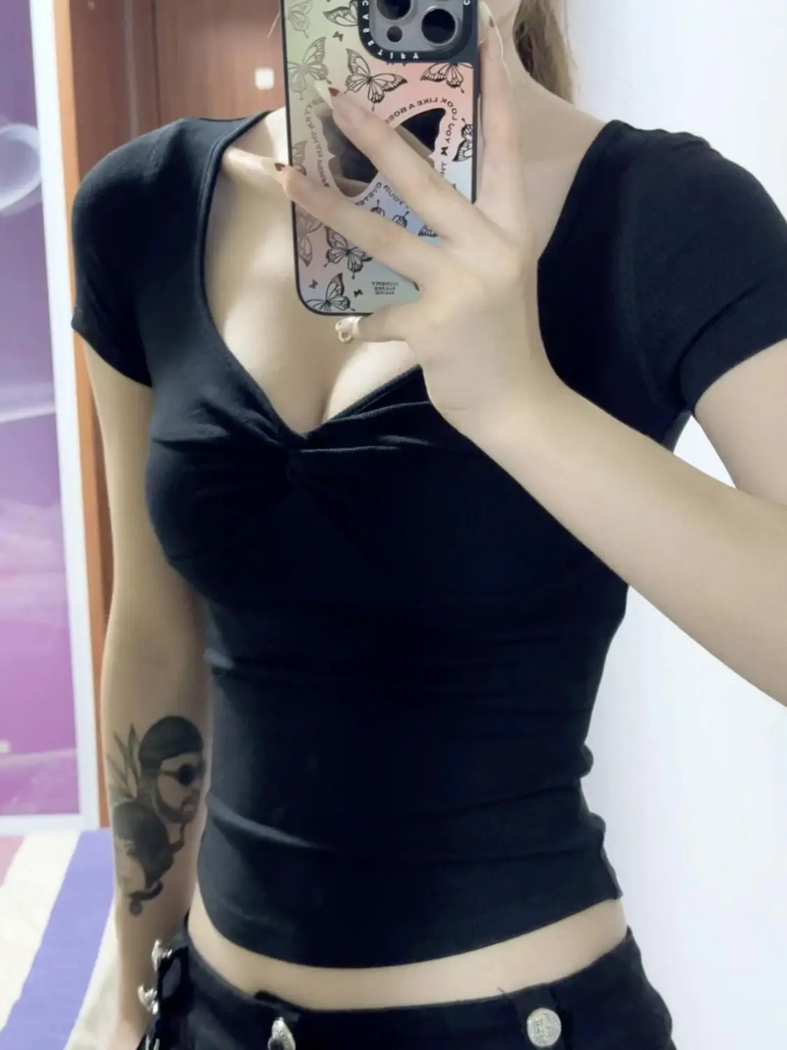 

New Black one-line off-the-shoulder V-neck short-sleeved T-shirt Women summer 2025 chic beauty waisted Spice girls short Tops