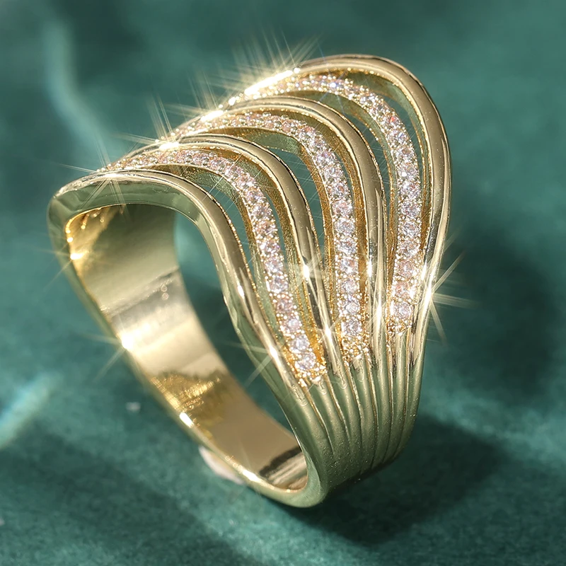 Modischer Goldfarben-Ring mit Weißen CZ-Steinen für Damen Geometrisches Hohldesign Tägliches Tragen Party-Schmuck – Detail 4