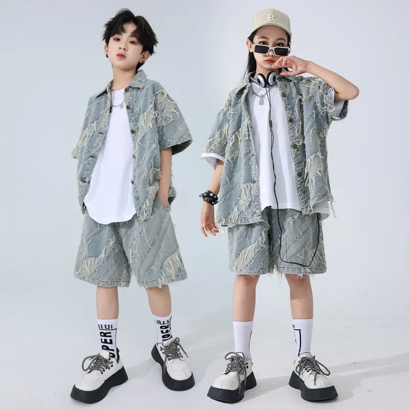 キッズ向けニューヒップホップストリートダンス服 グレーデニムベスト ショートパンツ Tシャツ 男の子 女の子 ジャズパフォーマンスコスチューム ティーンステージ衣装