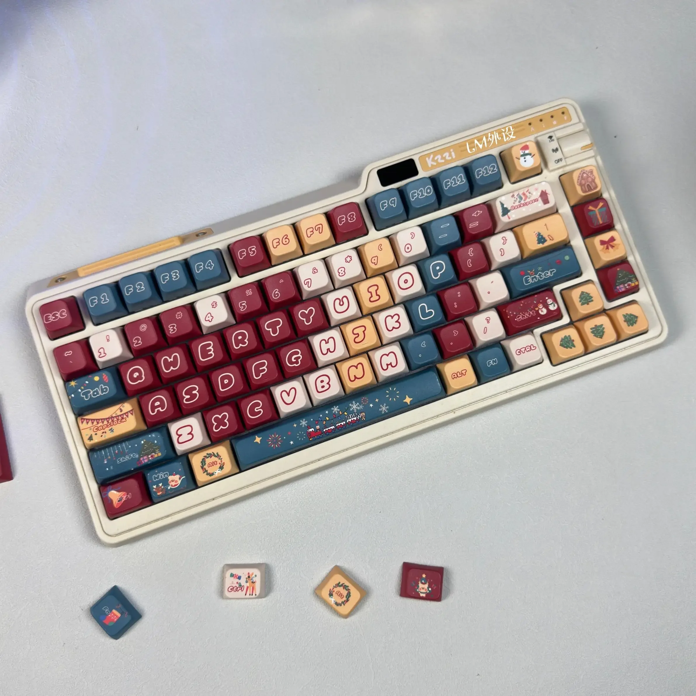 

Christmas Theme MDA Height Keycap PBT Hot Sublimation Cute Wind Adaptation 64/68/75/84/87/98/104