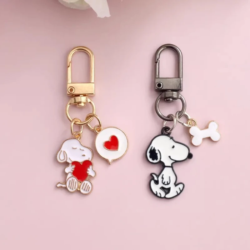 6piece Cartoon Snoopy Metal Keychain Kawaii snoopy Key Rings on The Phone Backpack Pendants Souvenir Accessories figure toys