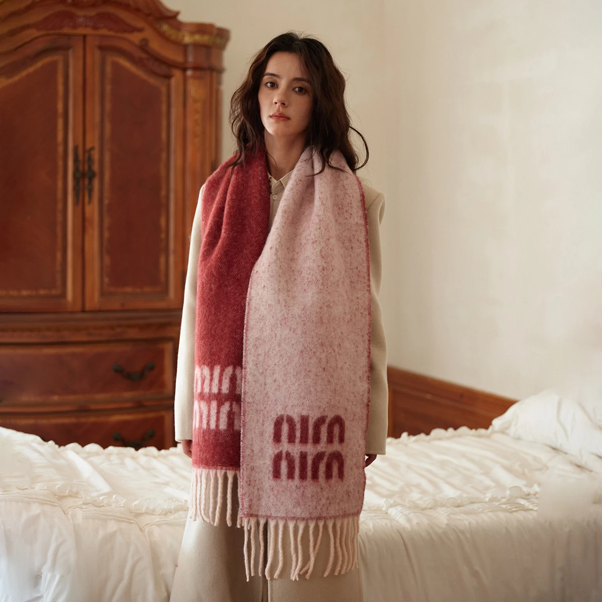 Bufanda de ocio mezclada de lana de dos colores con estampado de letras, chal de punto jacquard grueso en otoño e invierno, lavable a mano, decoración