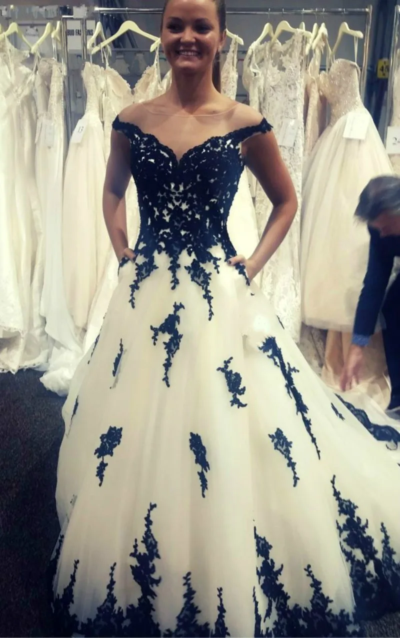 Customized 2 STORE Off-Shoulder Ball Gown Wedding Dress Vestido Black Appliques Court Train Formal Bridal Gown With Pocket