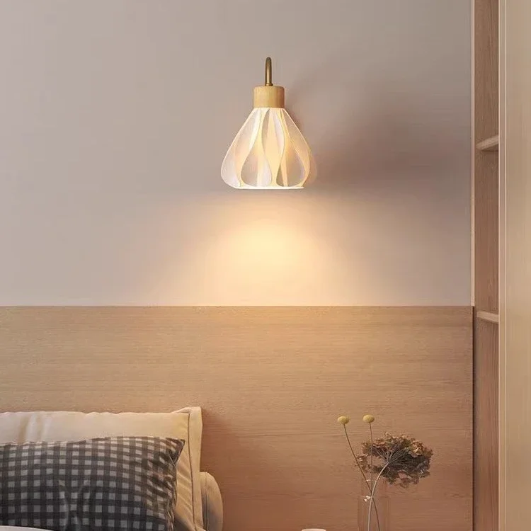 

Petals, cream, log wind, wall lamp, skirt, bedroom, bedside, living room, background, wall decoration