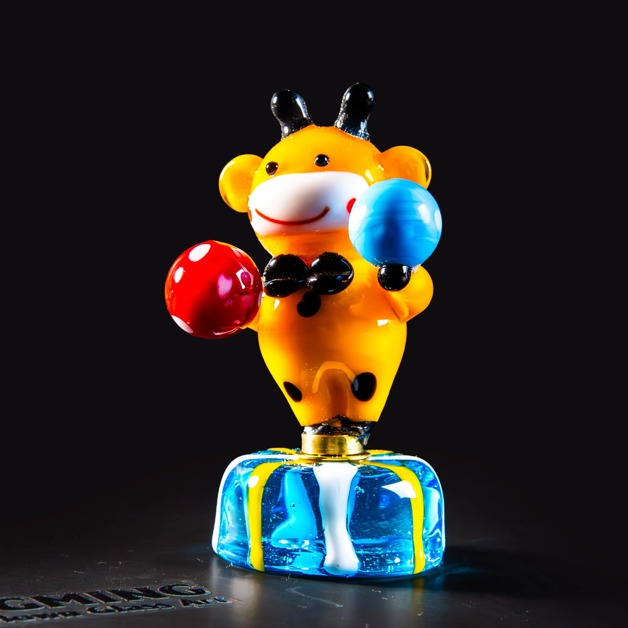 KANGMING Hand-blown Glass Giraffe Figurine Rotating Circus Animal Statue Juggling Balls Ornament Home Desktop Decor Unique Gift