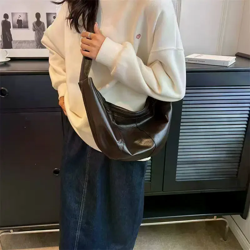 

Fashionable Solid Hue High-Capacity Cross-body Bag Casual Korean Commuting Bag