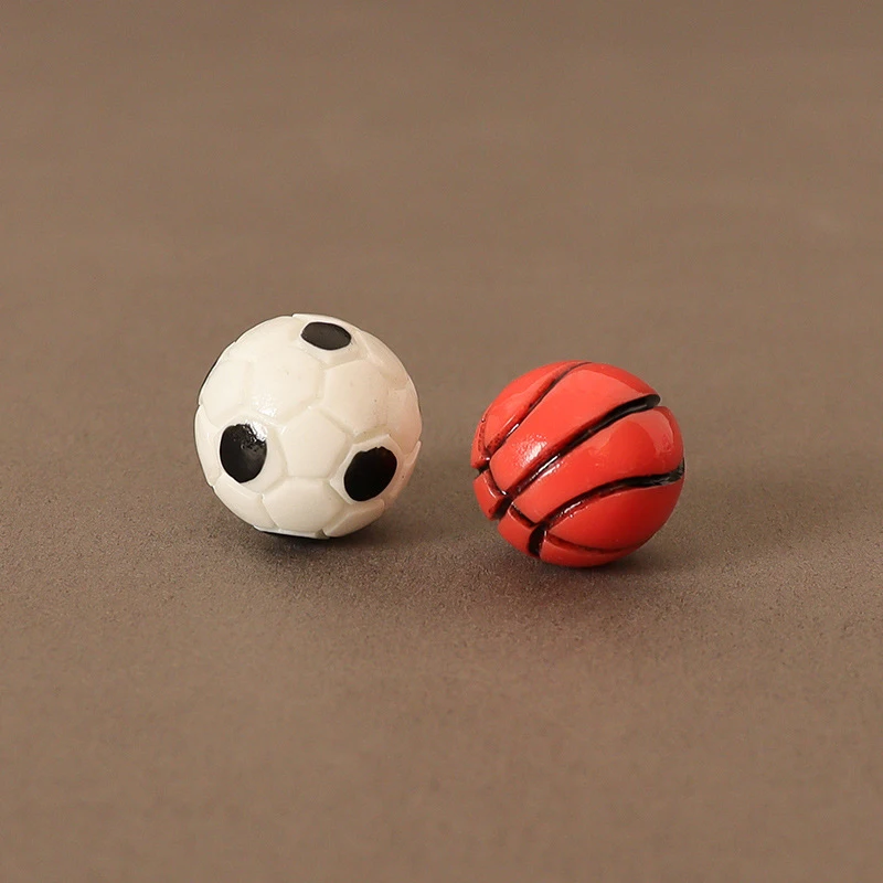 2Pcs/set 1:12 Dollhouse Miniature Sports Balls Soccer Football Basketball Outdoor Sports Scene Decor Toy Doll House Accessories