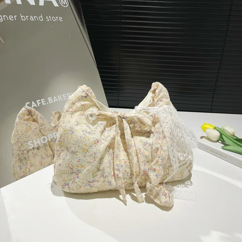 

Нейлоновая большая сумка большой емкости с цветочным принтом для отдыха, новинка 2025 года, ленивый ветер, красивая модная универсальная сумка на плечо для поездок на работу