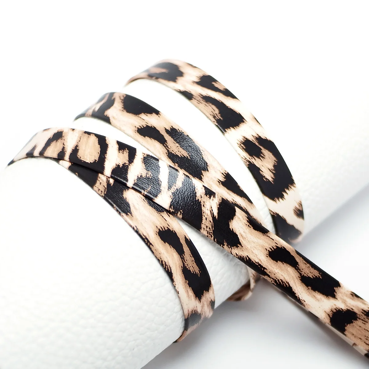 

3 Meter Leopard Print Bonding Leather Strips,Soft Leather Cord,Bracelet Necklace Making，Vintage Leather Cord,10x0.8mm