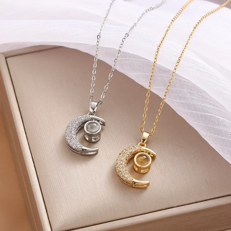 

Projection Moon Necklace Advanced Sense Clavicle Chain