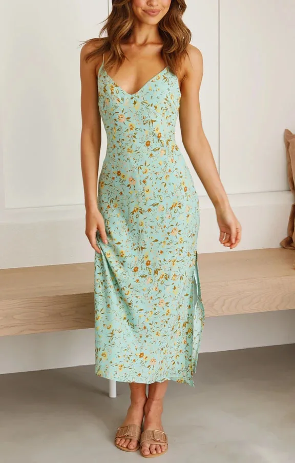 2025 Neues Sommerkleid mit Blumenmuster, tiefem V-Ausschnitt, frischer, süßer Stil, Spaghettiträger, geteiltes Kleid 1387