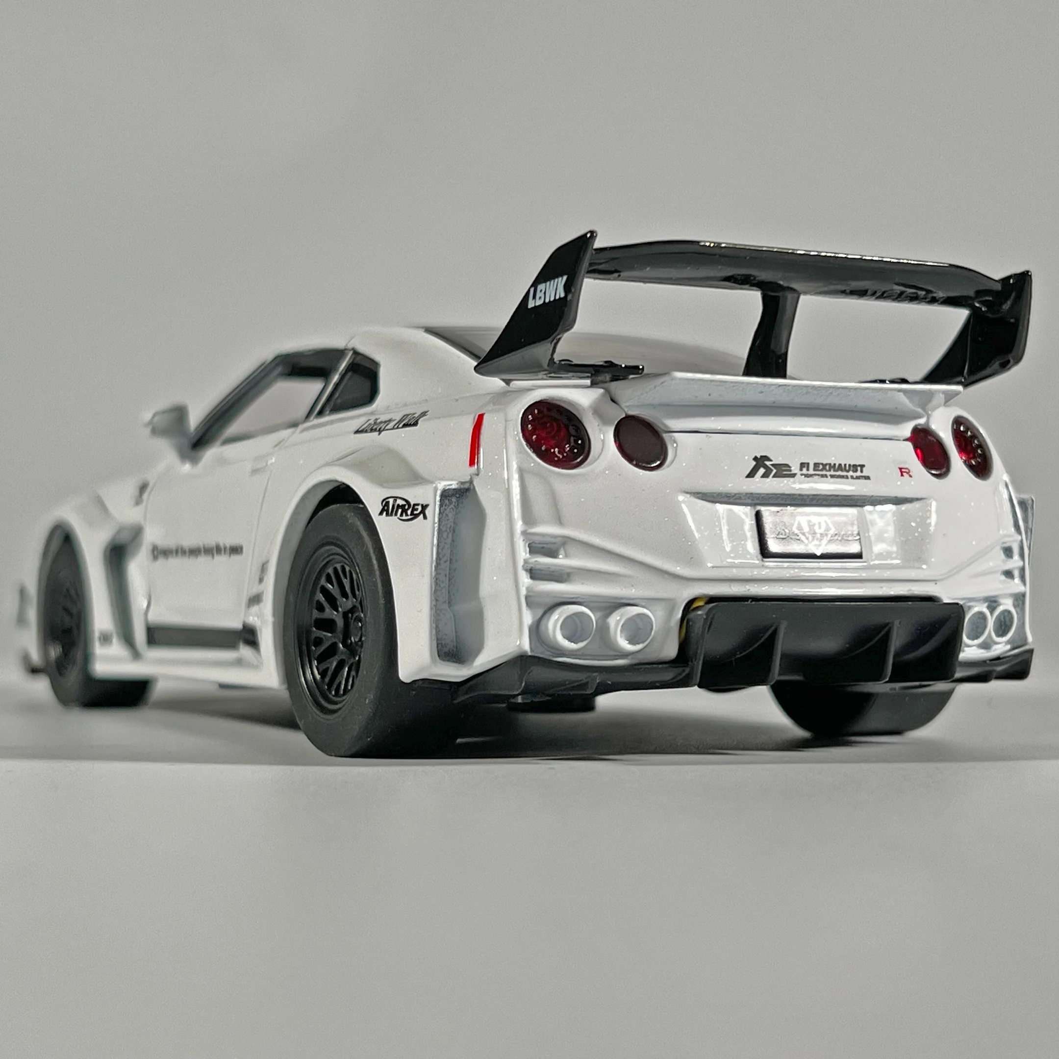 JDM 1:32 Nissan Skyline GTR CSR2, спортивный автомобиль из сплава, литая под давлением модель автомобиля, звук и свет, домашний дисплей, миниатюрный подарок бойфренду