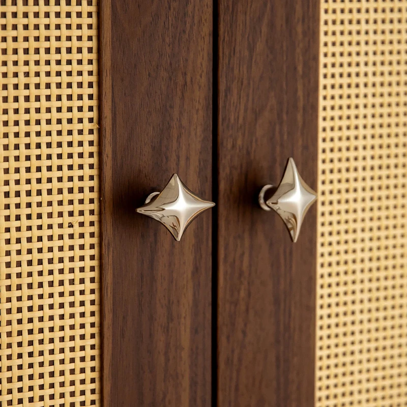 ユニークなキッチンキャビネットハンドル、四芒星型の引き出しノ - Unique Furniture Hardware Pulls のレビューと価格