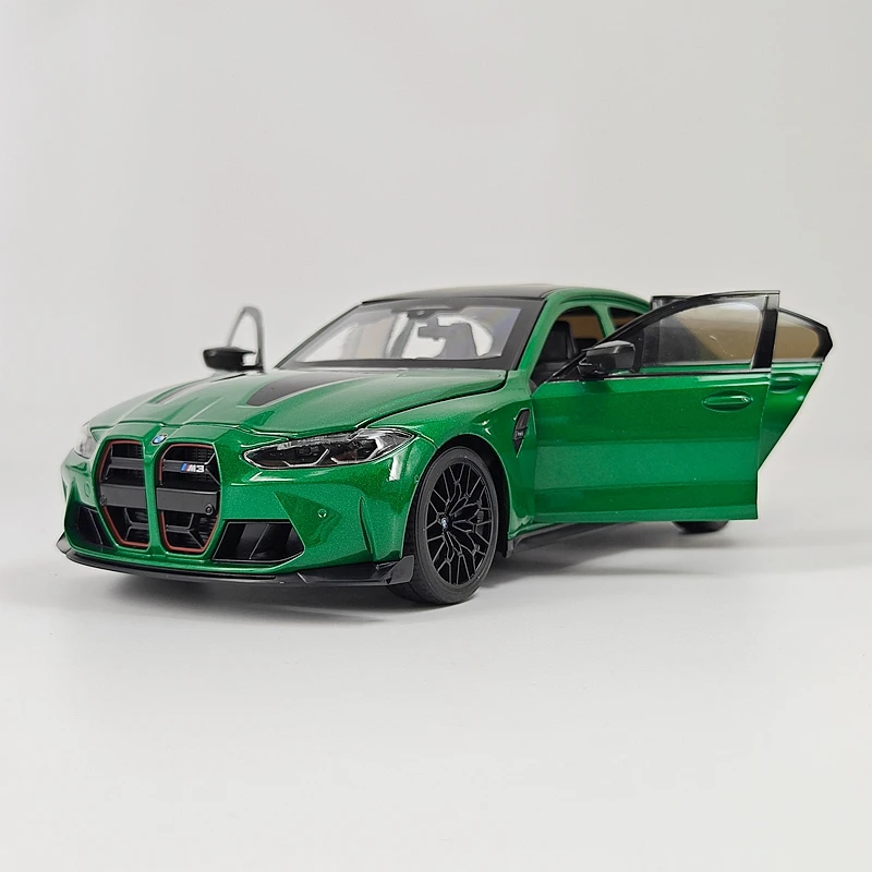 1:18 simulation BMW M3 CS LCI alloy model, doors and engine hood, trunk can be opened rich in details, finely crafted