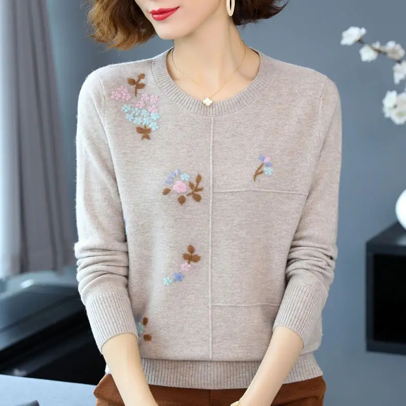 Women Autumn Winter Fashion Embroidered Loose O-neck Long Sleeve Knitwear Ladies Elegant All-match Knitting Bottoming Shirt Tops