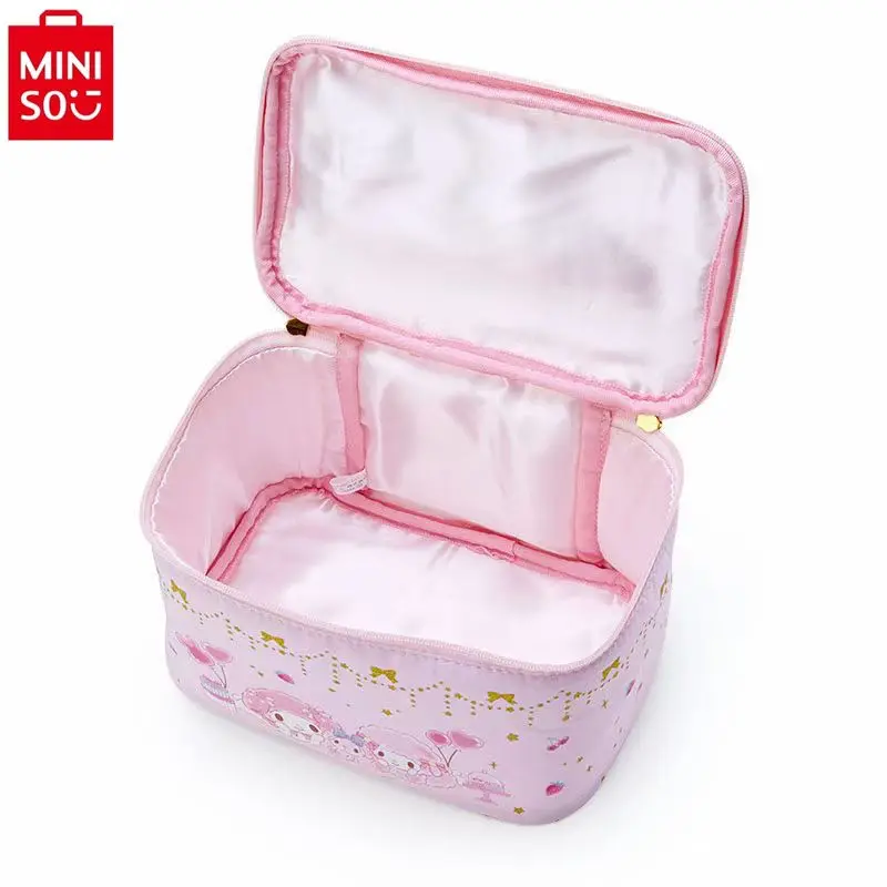 MINISO-Bolsa de maquillaje de gran capacidad con dibujos animados para mujer, bolso de almacenamiento de viaje portátil de alta calidad, Kuromi, 2024