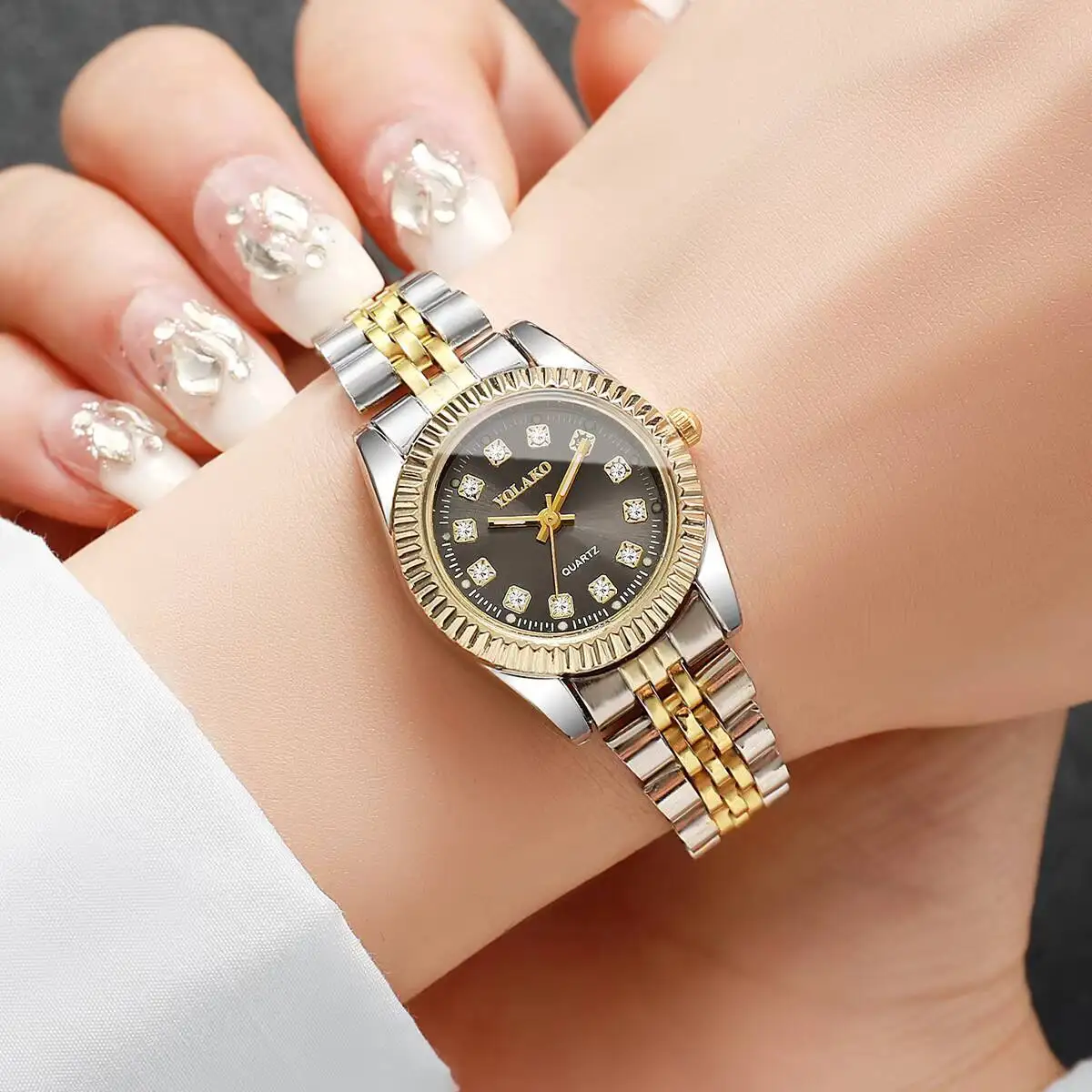 Luxury Rhinestone Men Business Watches Fashion Women Quartz Watch with Calendar Clock Gift（Without Box）