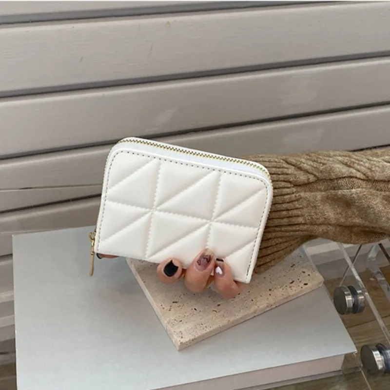 

Women's High-Capacity Wallet, Light Luxury Brand with Versatile Functions, Easy to Carry and Compact