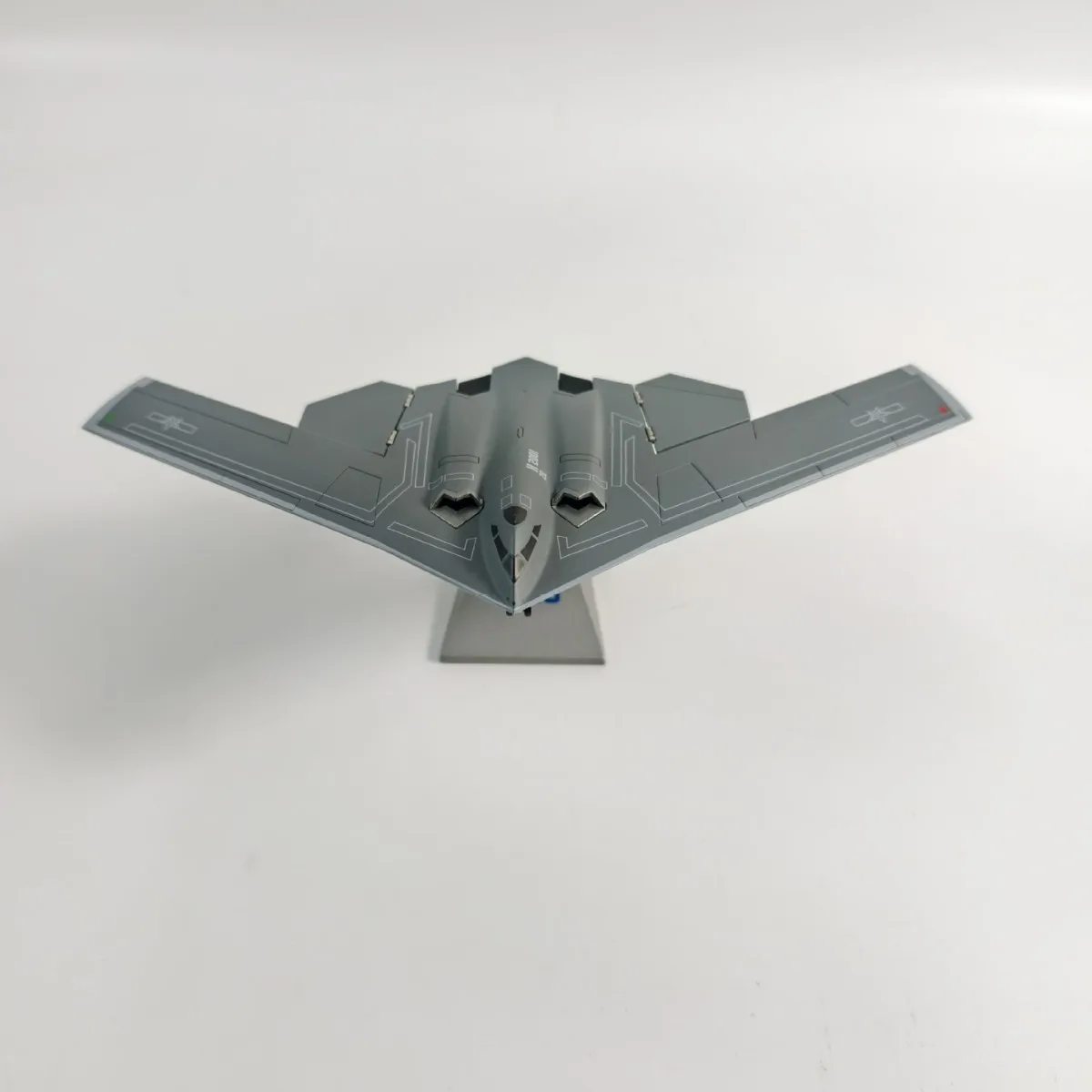 1:200 Scale H-20 Strategic Stealth Bomber Airplane Models Alloy Fighter Aircraft Diecast For Military Aviation Hobbyist Souvenir
