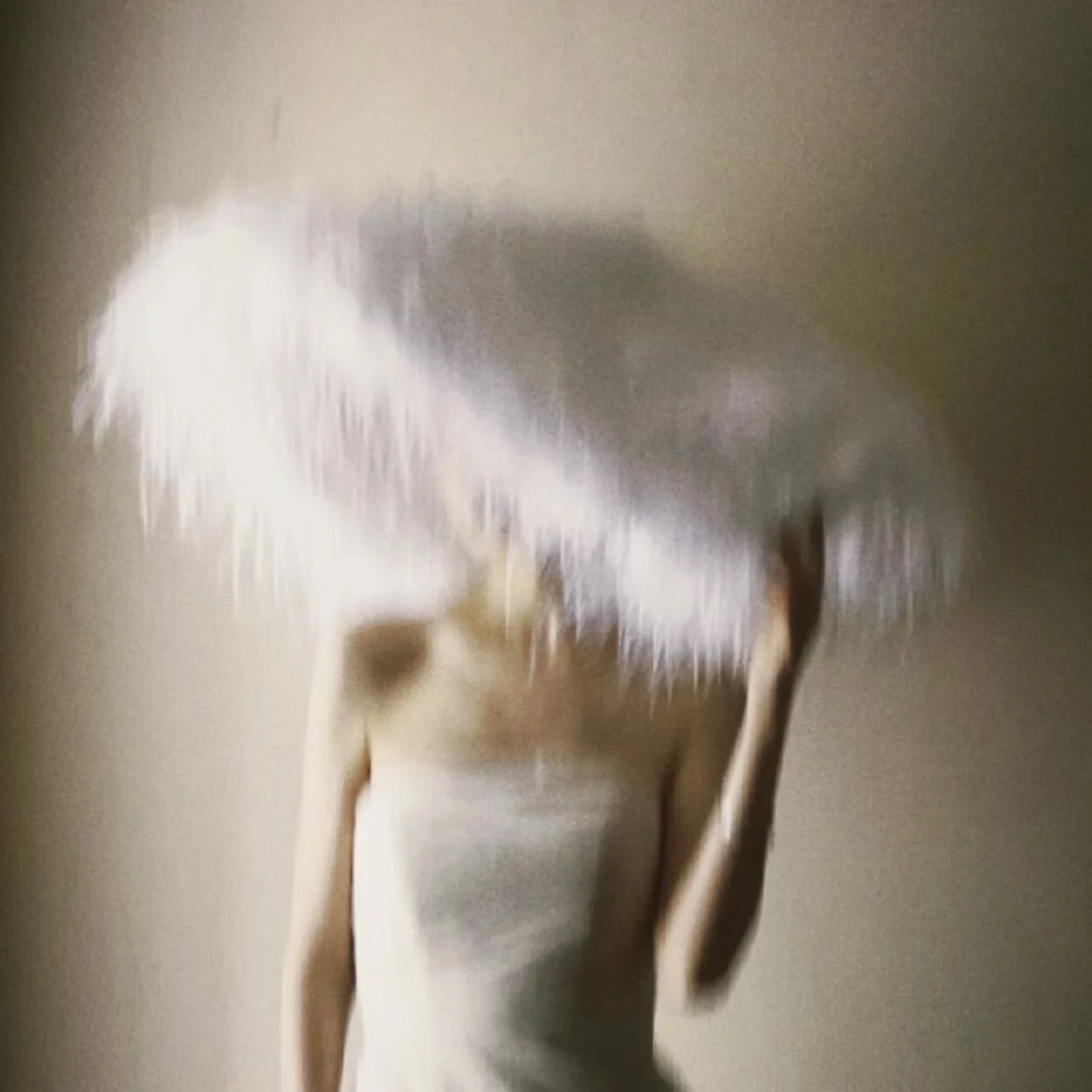 elegant-retro-street-style-ostrich-feather-hat-luxury-white-plume-hat-for-women-men-universal-four-seasons-animal-pattern-hat