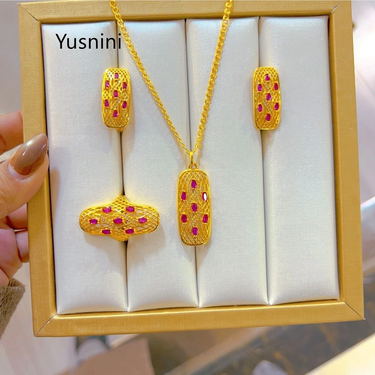 

New Fashion Dubai 24K Gold Plated Necklace, Earrings, and Exquisite Engagement Party Jewelry Set for Lovers