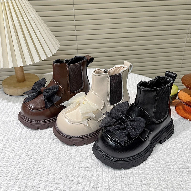 

Кожаные ботинки для девочек с кружевными бантами. Детские короткие сапоги в корейском стиле. Универсальные зимние новые детские ботильоны 2025 года. Мягкая подошва.