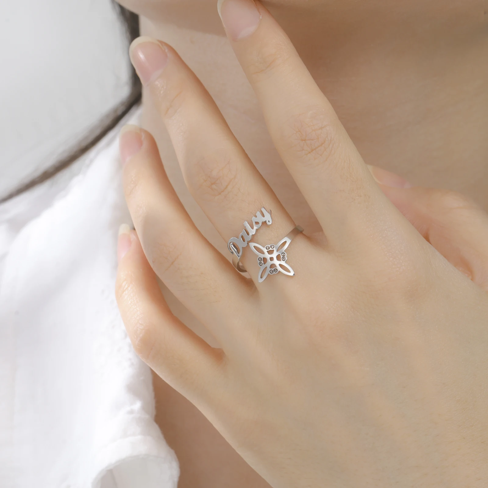 LIKGREAT-Anillo de nudo de bruja con nombre personalizado, anillos de dedo de acero inoxidable personalizados, protección espiritual ajustable celta, regalo de joyería