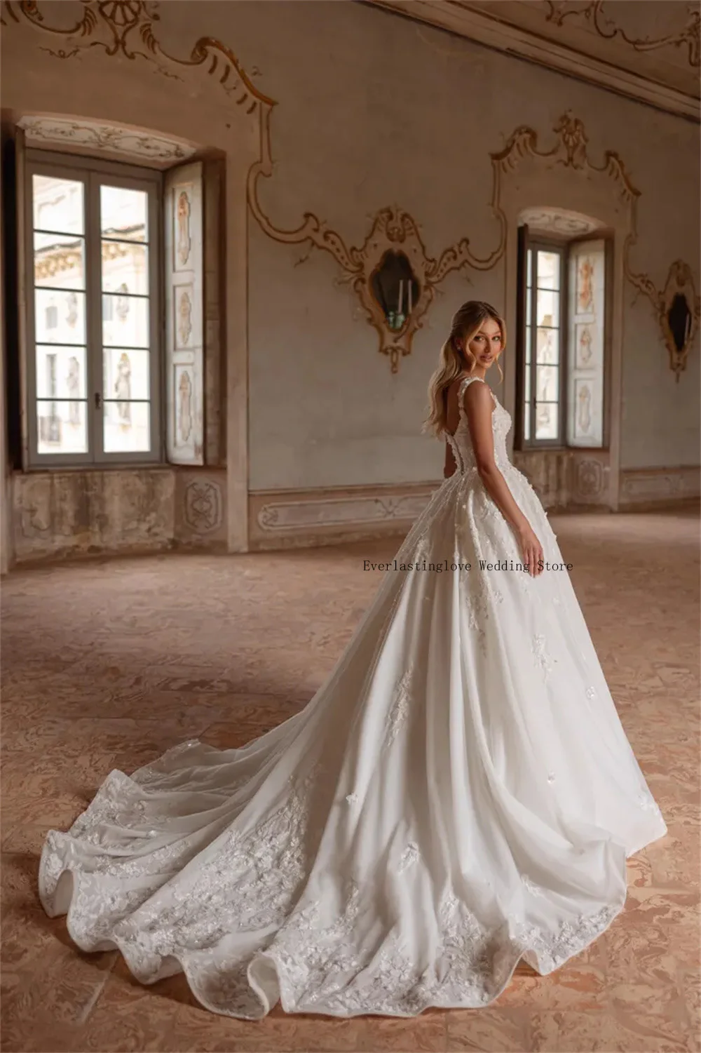 فساتين زفاف فاخرة بحمالات رفيعة على شكل قلب مزينة بالدانتيل على شكل حرف A مصنوعة حسب الطلب مشد سويب تراين 2026 فيستدو دي نويفال