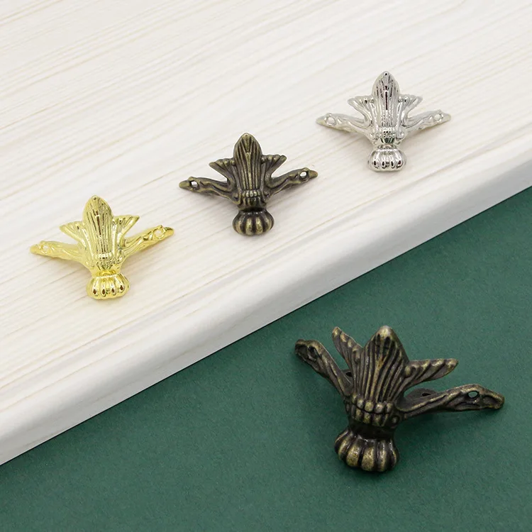 4Pcs/Set Antique Wood Box Feet Leg Corner Protector Triangle Rattan Carved Decorative Bracket For Furniture Hardware