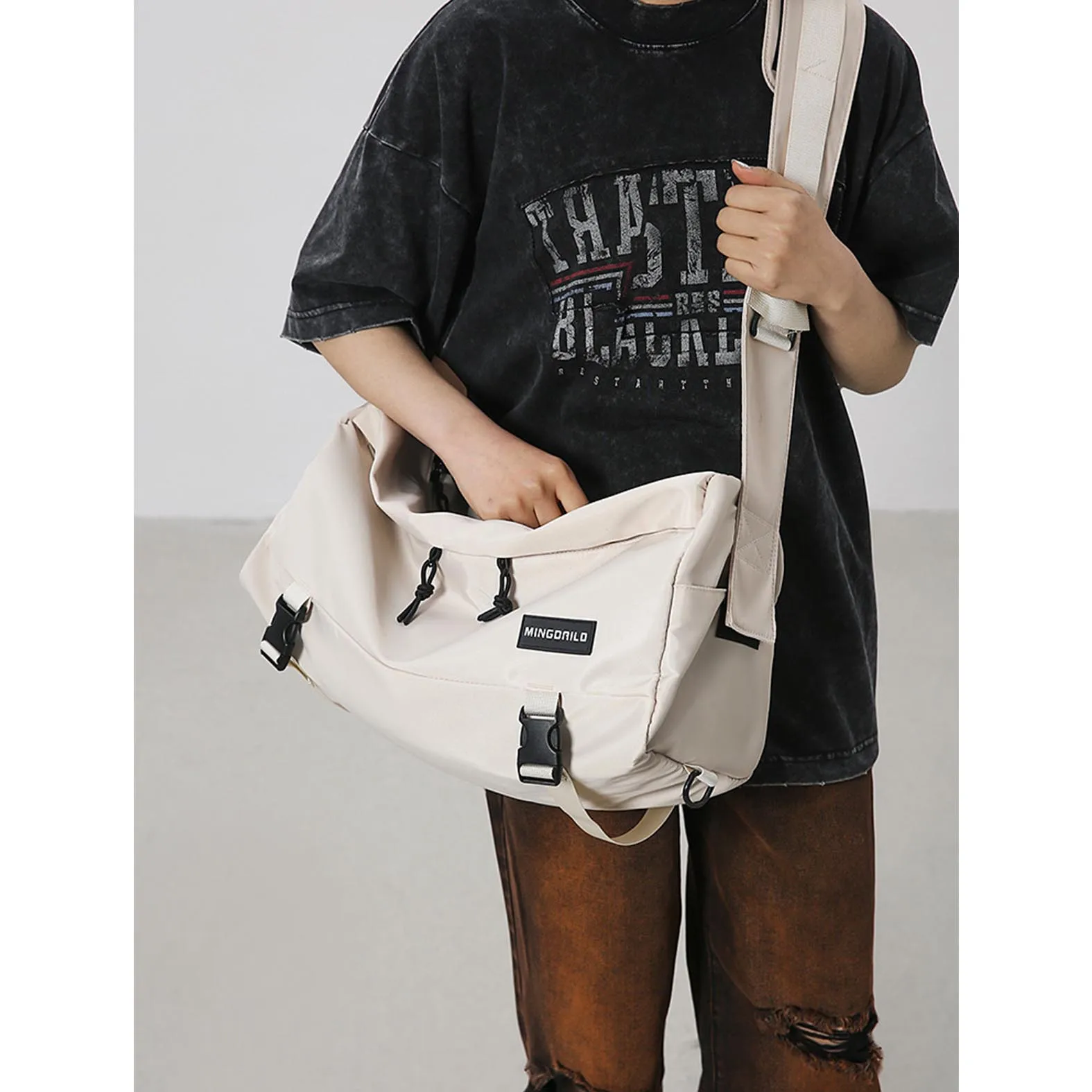 

2025 New Trendy Couple Shoulder Bag Large Capacity Outdoor Travel Diagonal Span Bag Can Store Versatile Travel Bag