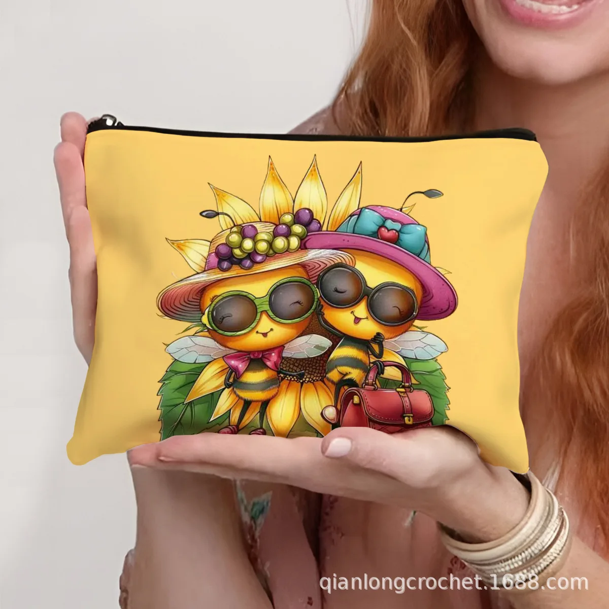 Cute Bee Couple Sunflower Print Makeup Bag Cartoon Bee with Sunglasses Zipper Cosmetic Pouch Travel Storage Bag for Bee Lovers