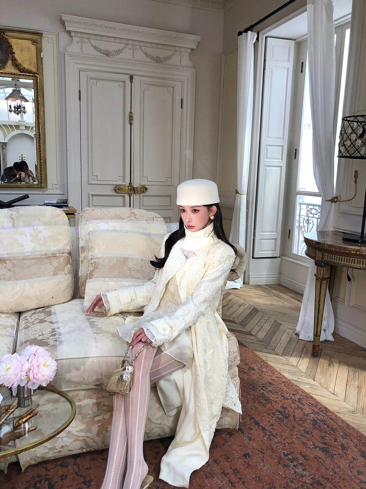 

Женское длинное пальто Original Moon Goddess Estate 2026 Early Spring с воротником, кружевной вышивкой и двубортной застежкой на пуговицах