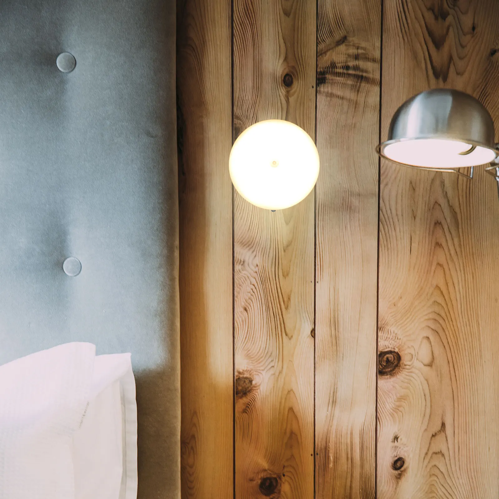 

Motion Sensor Lights Rechargeable Led Night Light Bathroom Hallway Closet Stair Small Lamps Warm White Bright Soft illumination