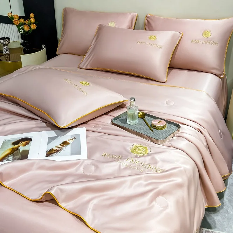 

Embroidered cool silk Spring and Summer Quilt Thin Cool Washed Ice Silk Embroidered Summer Cool Quilt Air-Conditioned Quilt