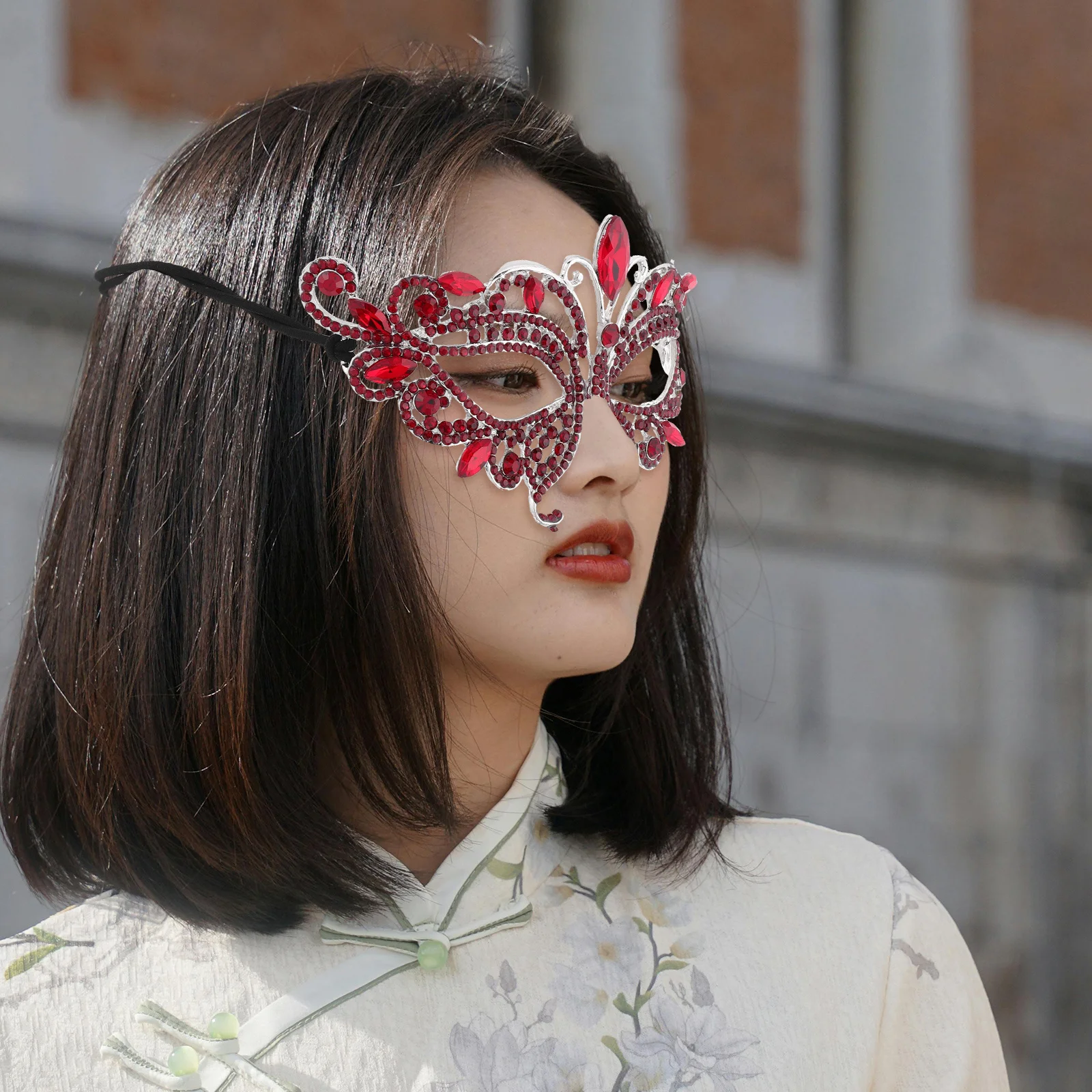 Half Face Rhinestone Mask Women Shiny Metal Masquerade Eye Cover for Fancy Dress Mardi Gras New Year Eve Costume Parties