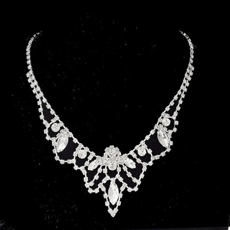 

Exquisite and fashionable necklace shining with luxurious palace style, women's collarbone chain, dinner party gift
